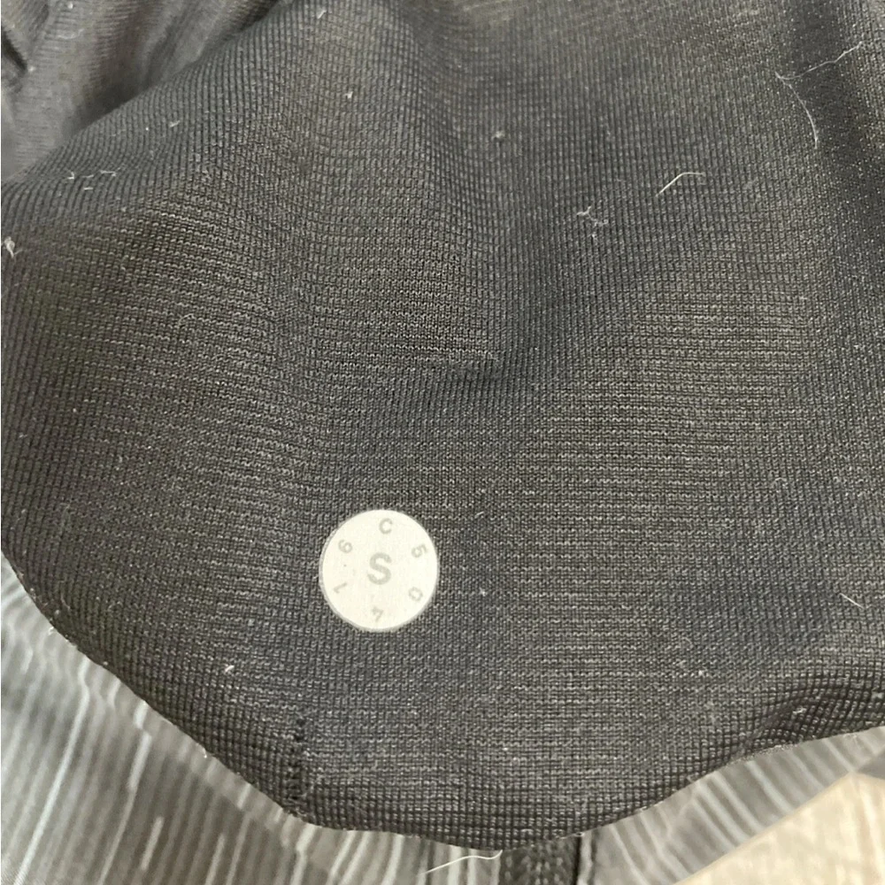 Lululemon Mens Small Gray Striped Athletic Performance Training Shorts 9” Inseam
